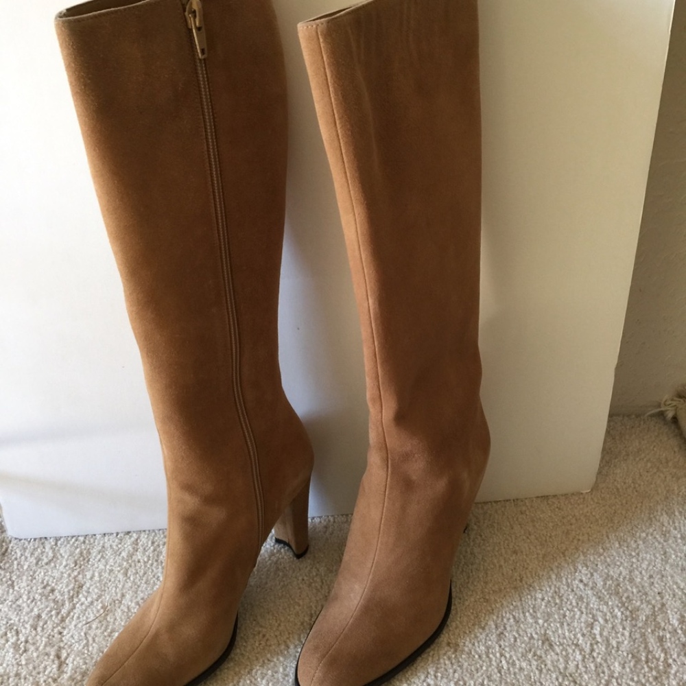 STUART WEITZMAN  BOOTS CASHEW SUEDE  BOX SZ 6
